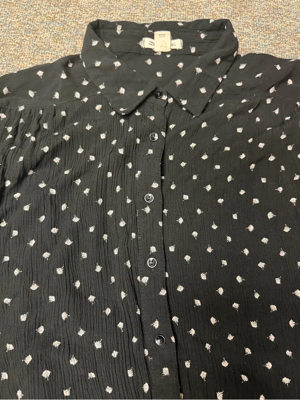Billabong Black White Print Tie Front Button Down Cropped Blouse Large - Image 5
