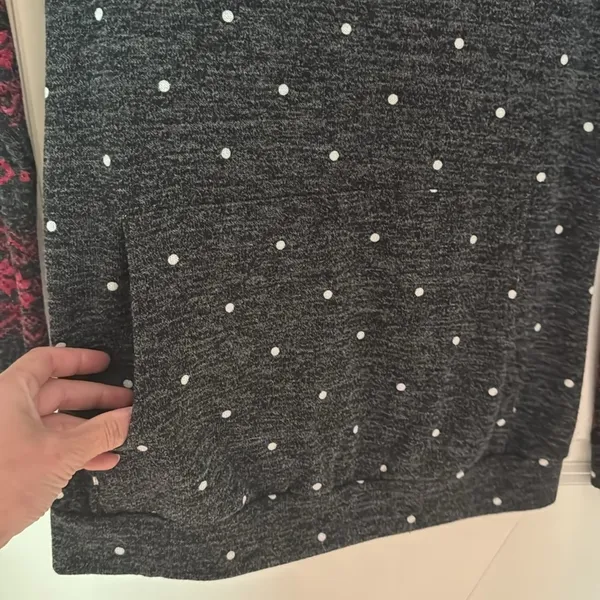 Snowflake Sweater‎ in charcoal & Red, small - Image 4