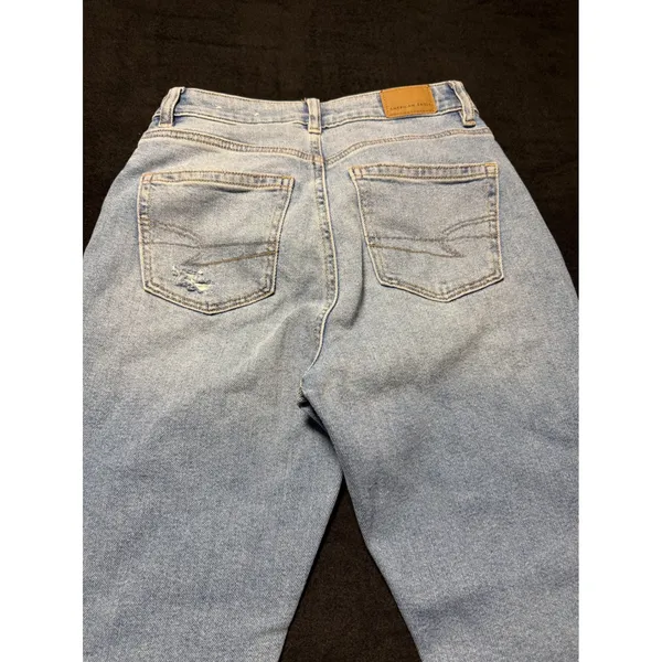 American Eagle Outfitters Womens Mom Jeans‎ Light Wash Distressed High Rise Size - Image 3