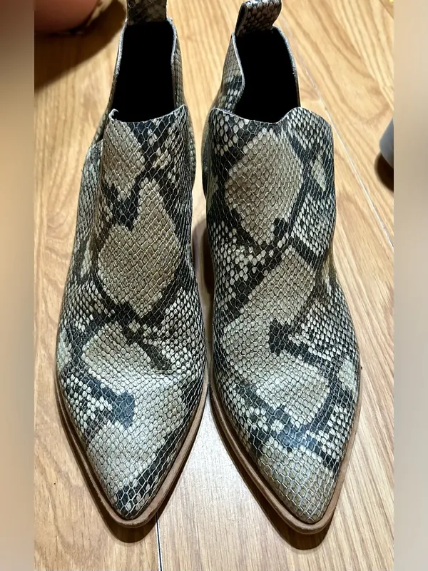 Dolce Vita Cream & Black Snake-Print Cutout Ankle Boots ladies sz U.S 8.5 - Image 5