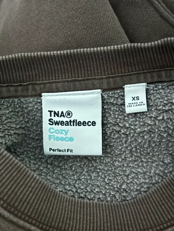 SET Aritzia Tna Cropped Perfect Fit Crewneck and Boyfriend Fit Joggers - Image 4