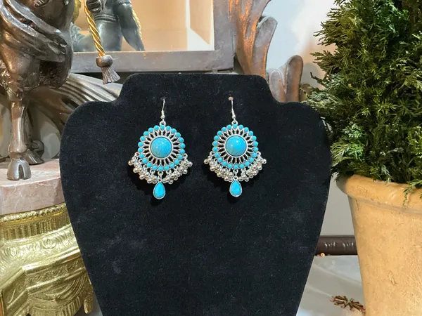 Elegant Turquoise and Silver Jewelry Set - Image 5