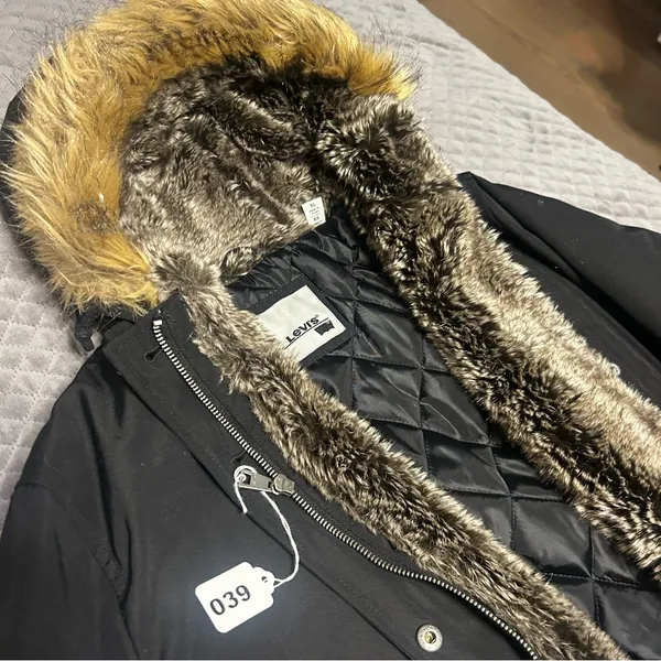 Women’s LEVI’S parka ☃️ - Image 2