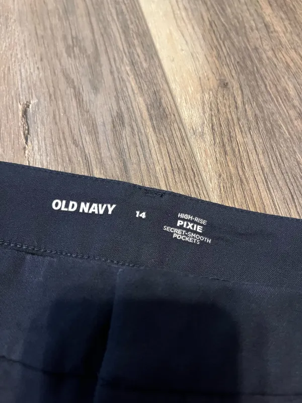 Old Navy High Rise Pixie Trouser in In The Navy - Image 6