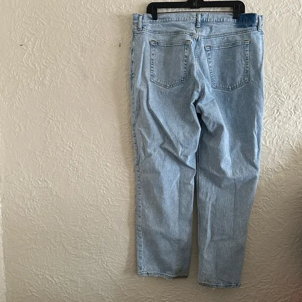 Abercrombie and Fitch Asymmetrical Fly 90s Straight Ultra High Rise Jeans SHORT - Image 4