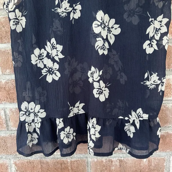 Hollister Sheer Cap Sleeve Keyhole Back Floral Blouse Medium Navy - Image 7