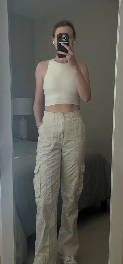 Abercrombie Women's Cream Relaxed Cargo Pants - Image 9