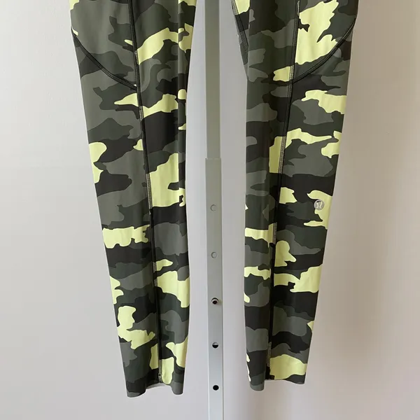Lululemon‎ Camo Sporty Chic Yoga Granola Performance Leggings 6 Green - Image 3