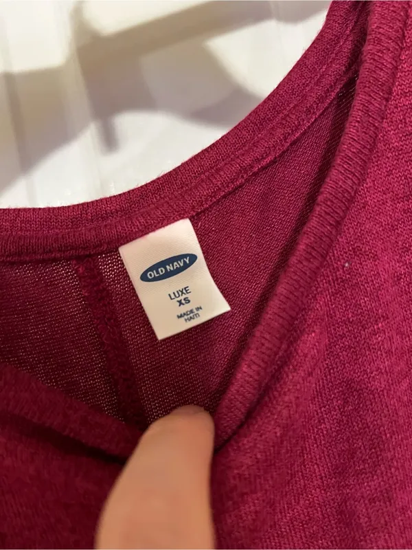 Old Navy Women’s Sleeveless Tank Top in Wine - Image 3