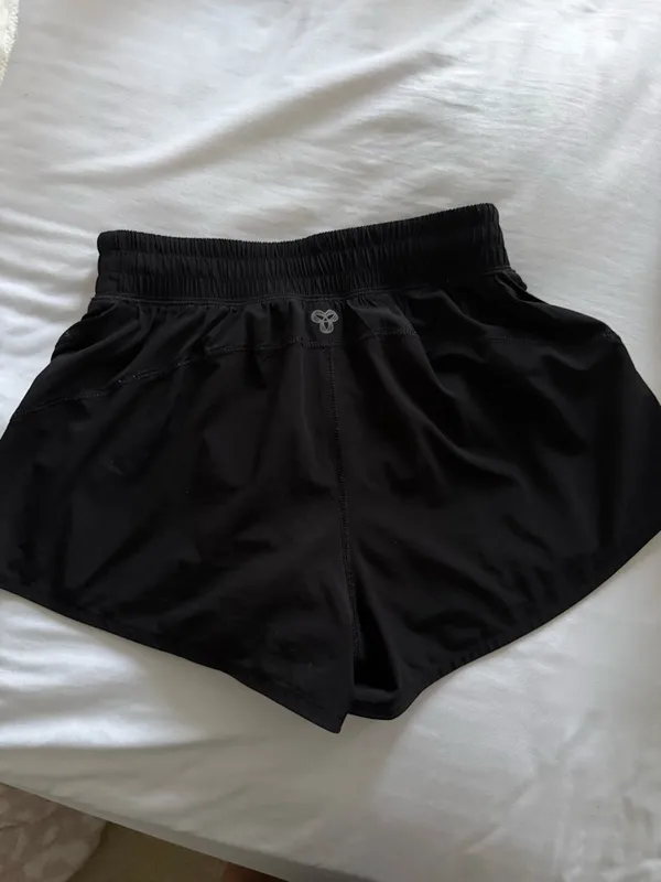 Aritzia TnAction Black Active Shorts - 2XS - Image 4