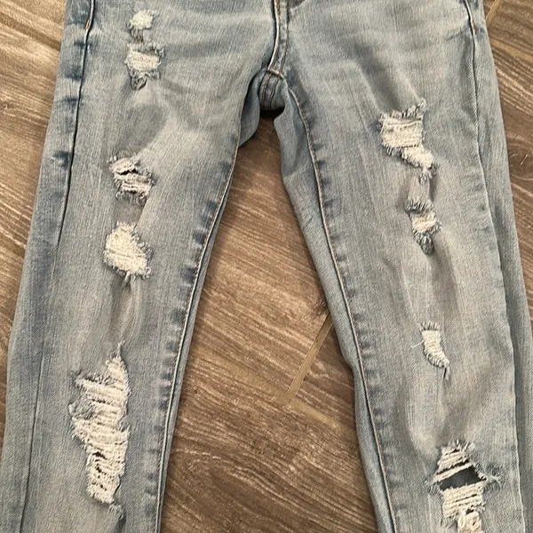 Women’s size 0 low rise jegging light wash destroyed stretchy jeans - Image 3