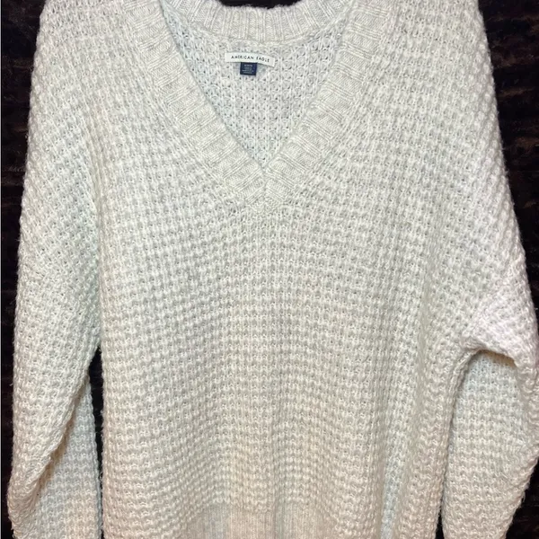 Coastal Grandma Core: American Eagle Chunky Knit Oversized V-Neck Sweater - Image 2