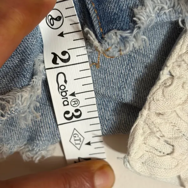 American Eagle Stretch Distressed Lace Trim Denim Cut Off Shorts Low Rise Size 2 - Image 4