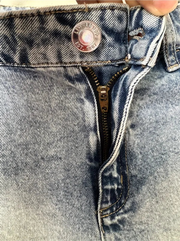 Limited Too Girls Size 16 Light Wash Distressed Sequin Denim Shorts NWT - Image 6