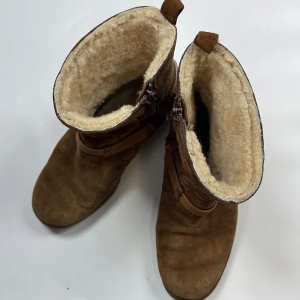 Ugg Endell Chestnut Suede Harness Strap Sherpa Lined Boots S-485 Sz 8 - Image 6