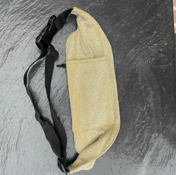 Triangl e swimwear gold fanny pack - Image 4