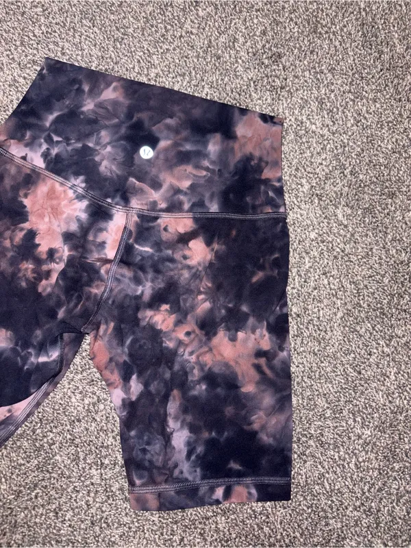 Lululemon High-Rise Tie-Dye Athletic Biker Shorts - size 4 - Image 6