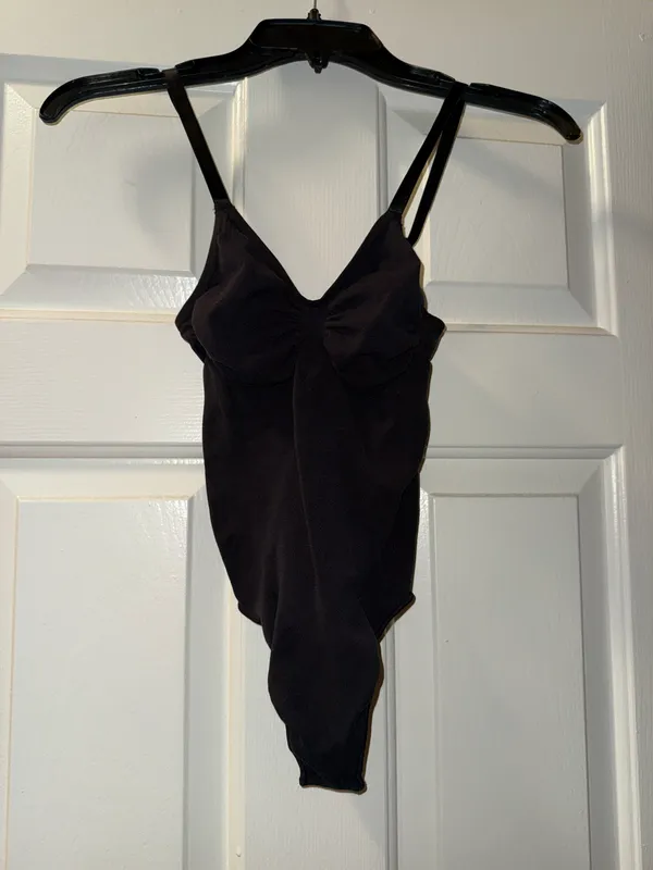 SKIMS Seamless Sculpt Thong Bodysuit Size S/M - Image 2