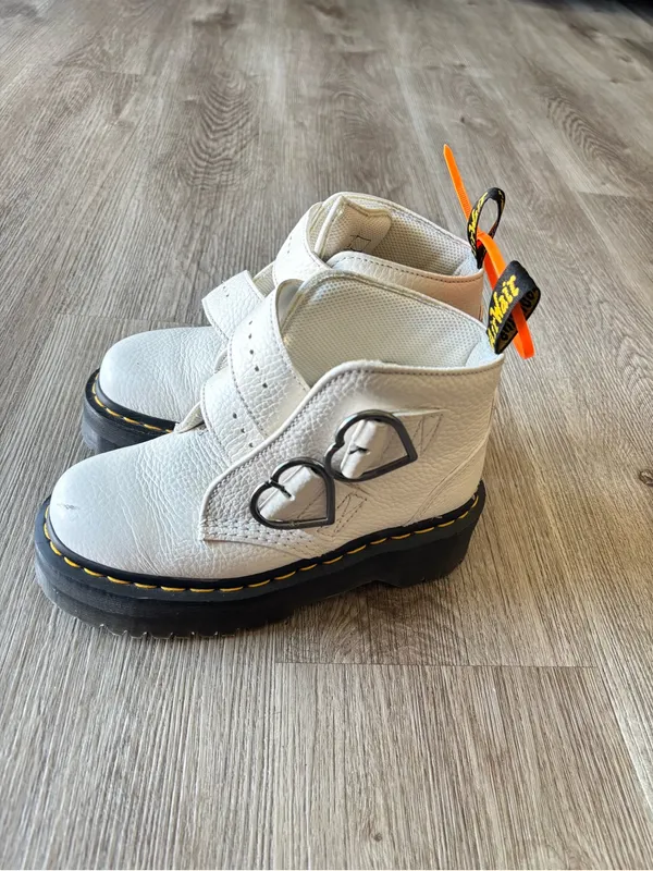 Dr. Martens AirWair Devon Heart White Leather Platform Boots size 5 - Image 6