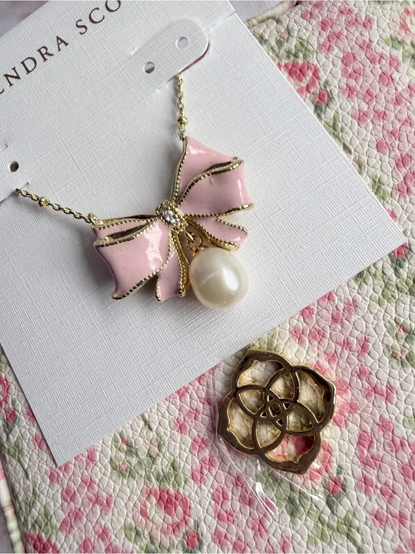 Kendra Scott x LoveShackFancy Pearl Bow Necklace and Earring Set - Image 8