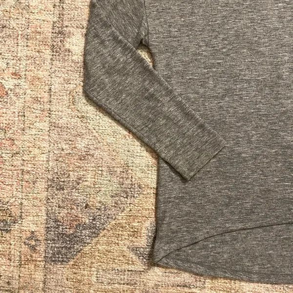 Old Navy Active Long Sleeve Crewneck Top with Hi/Low Hem - Image 3