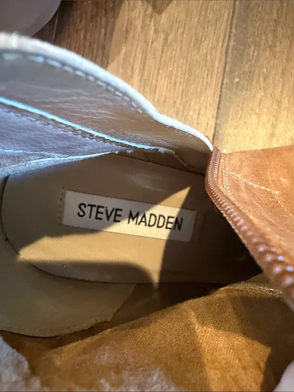 Steve Madden Gilmore Tan Suede Ankle Booties Size 6.5 - C54-102 - Image 2