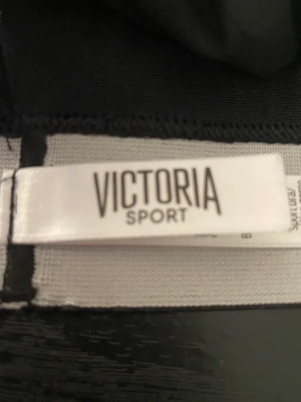 VICTORIAS SECRET-VICTORIAS SPORT-BLACK SPORTS BRA-SIZE XL Black sports bra in new condition, does normt have padding, mesh back. Bust: armpit to armpit 18-20 inches - Image 7