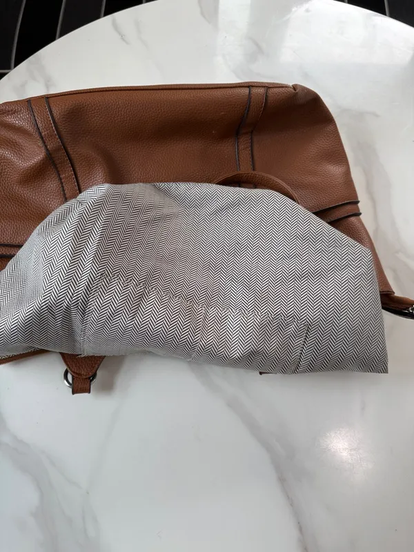 Everyday Classic Brown Leather Tote Tan - Image 4