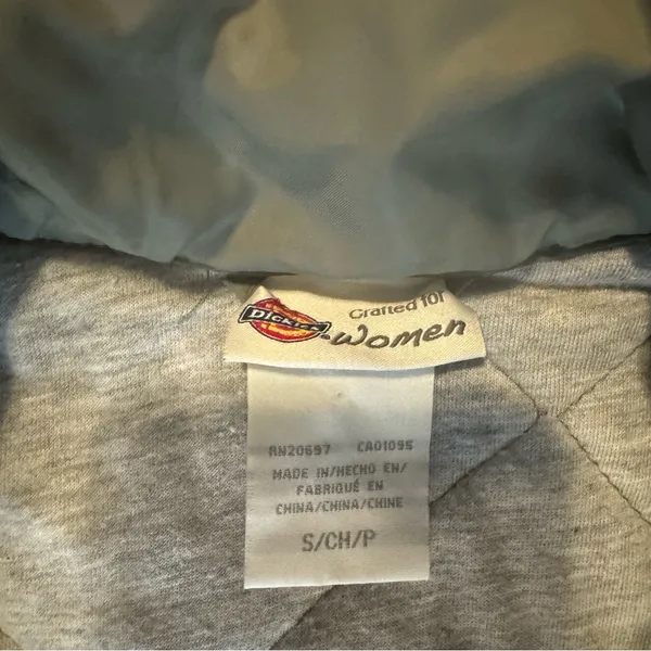 Dickies women’s quilted and lined puffer vest size Small - Image 8