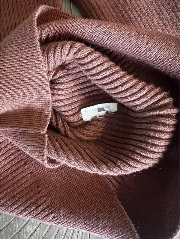 Abercrombie & Fitch Rust Brown Keyhole Mock Neck Ribbed Knit Sweater size XS - Image 10