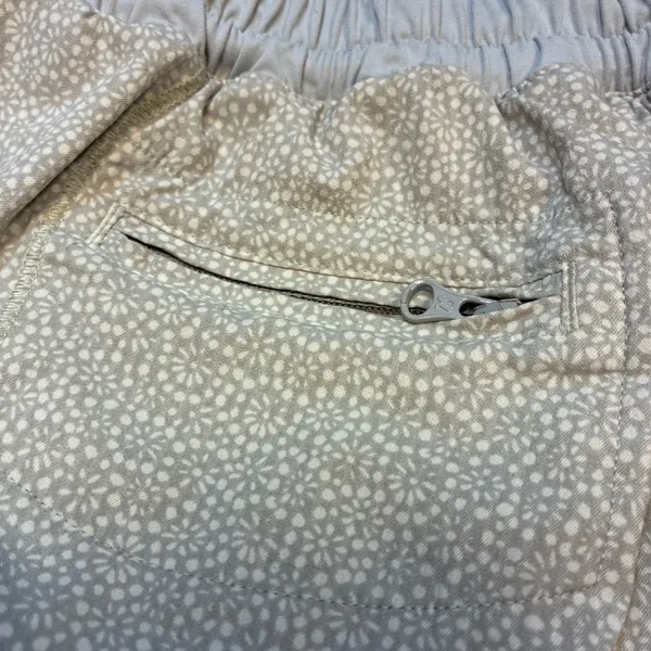Lululemon Woman’s Size 8 Gray Speed-up Shorts - Image 4