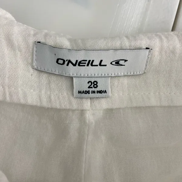 EUC O’Neill women’s white multibutton textured cotton lined casual shorts 28‎ - Image 6