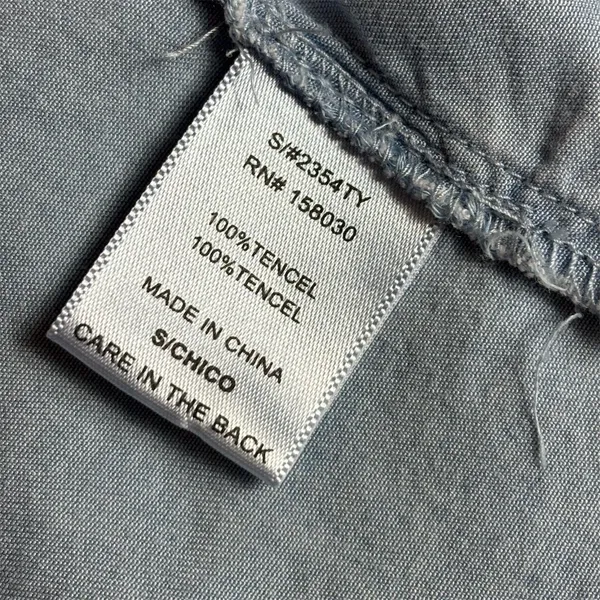 Urban Daisy Button-Up Shirt Womens‎ Size S Light Blue Chambray Denim Look - Image 3