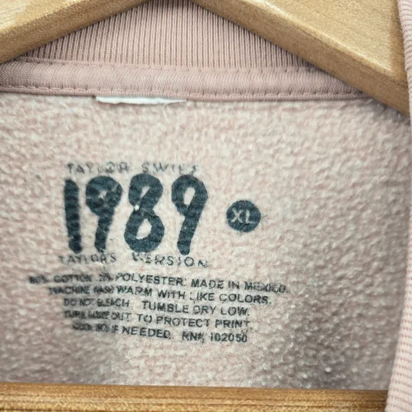 Taylor‎ Swift Sweatshirt Women XL Pink 1989 Taylor's Version Graphic Pullover - Image 2