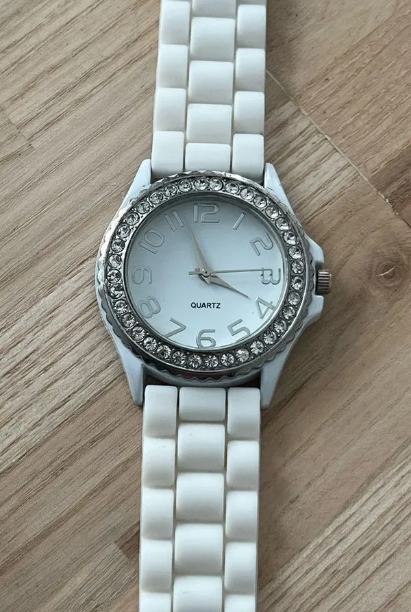 Fashion Watch Unbranded White - Image 4