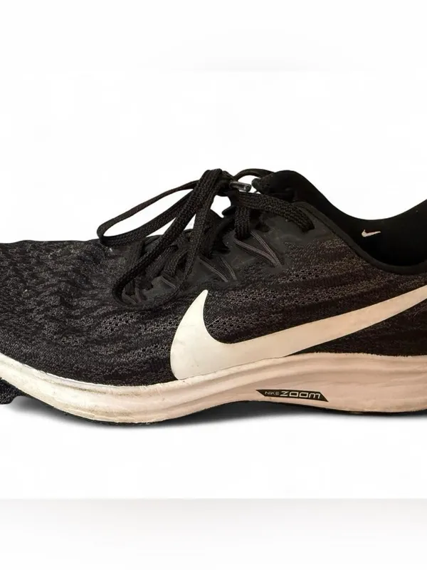 Women’s Nike Zoom Pegasus black and white sneakers. Size 7. - Image 2