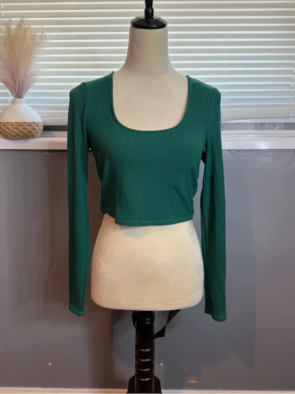 Bar III Forest Green Ribbed Long-Sleeve Scoop Crop Top - Image 2