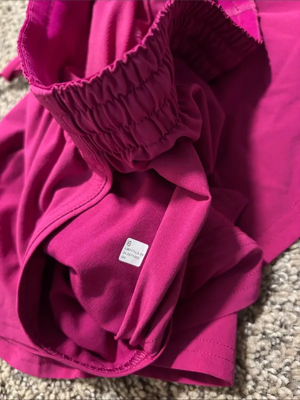 Lululemon Lightweight High-Rise Relaxed Short 3" *Long Liner size 6 - Image 4