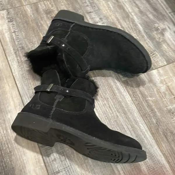 UGG Women's Elisa Suede Short Ankle Boots size 5.5 - Image 5