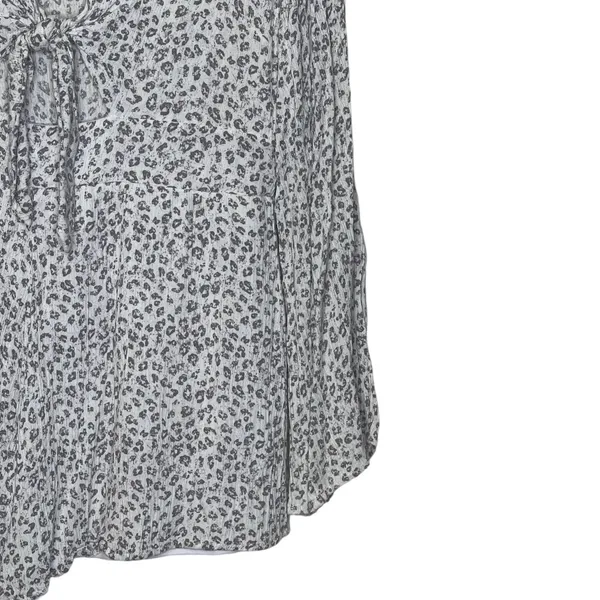 Altar'd State Tunic Top Size Medium Gray Cream Pattern Front Tie Lined‎ Womens - Image 3