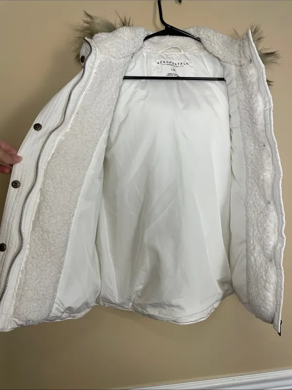 Aeropostale Women's Faux Fur Sherpa Hooded White Puffer Vest - Image 6