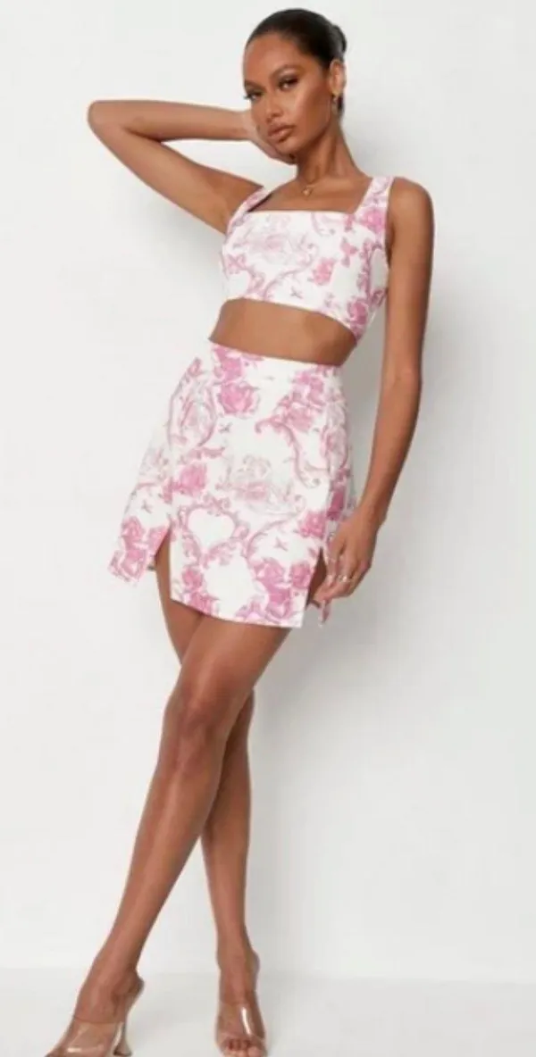 Pink Porcelain Print Scoop Neck Crop Top - Image 2