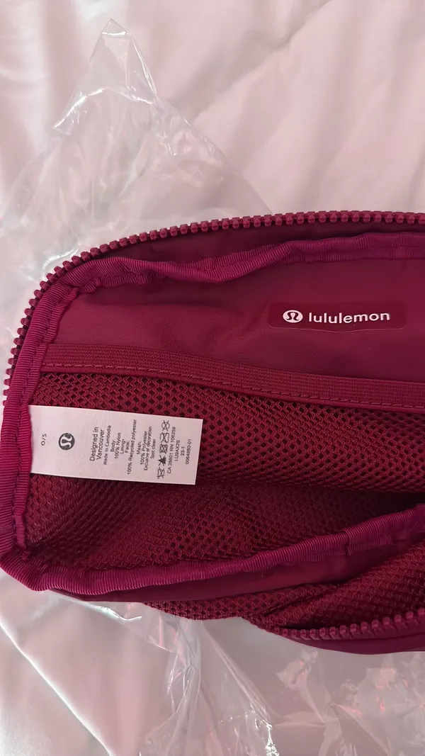 Lululemon Everywhere Belt Bag 1L - Image 4