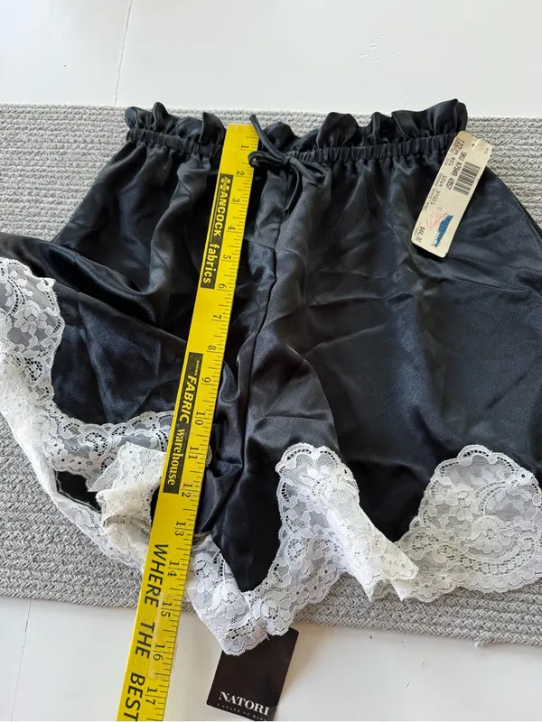 Vintage Natori Black High Waist Satin Shorts with White Lace Trim Sz Small NWT - Image 9