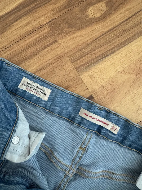 Levi’s Jean Shorts - Image 4
