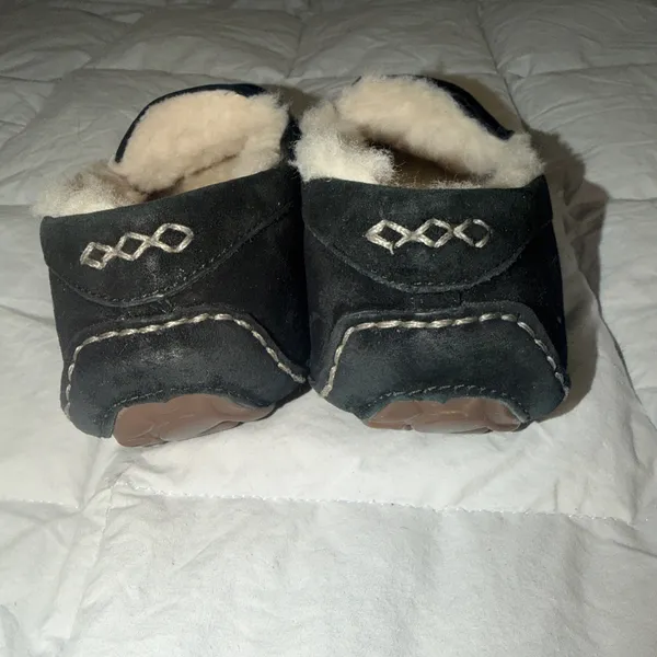 UGG Ansley Slipper Women's Moccasins - Black, US 5 - Image 4