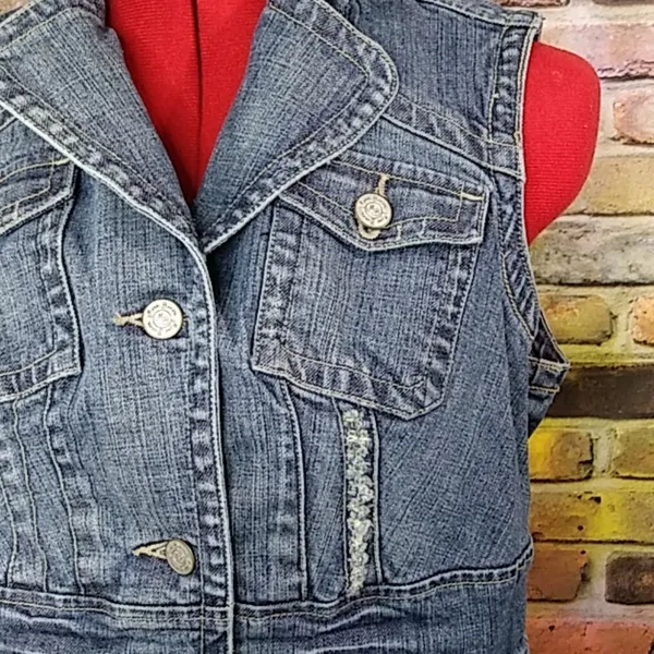 Miss Bisou Destroyed Denim Crop Vest Sz L - Image 3