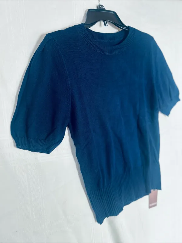 Navy Short Sleeve Knit lightweight sweater size small. - Image 3