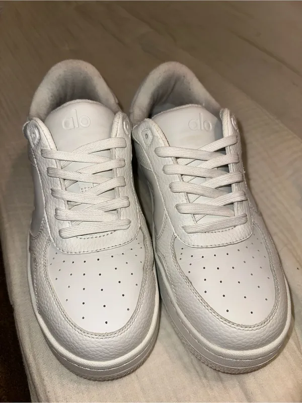 ALO Yoga White Recovery Mode Sneakers size 8.5 - Image 4