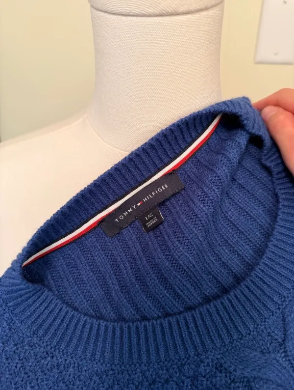 Tommy Hilfiger blue cable knit crewneck long sleeve sweater - Image 8